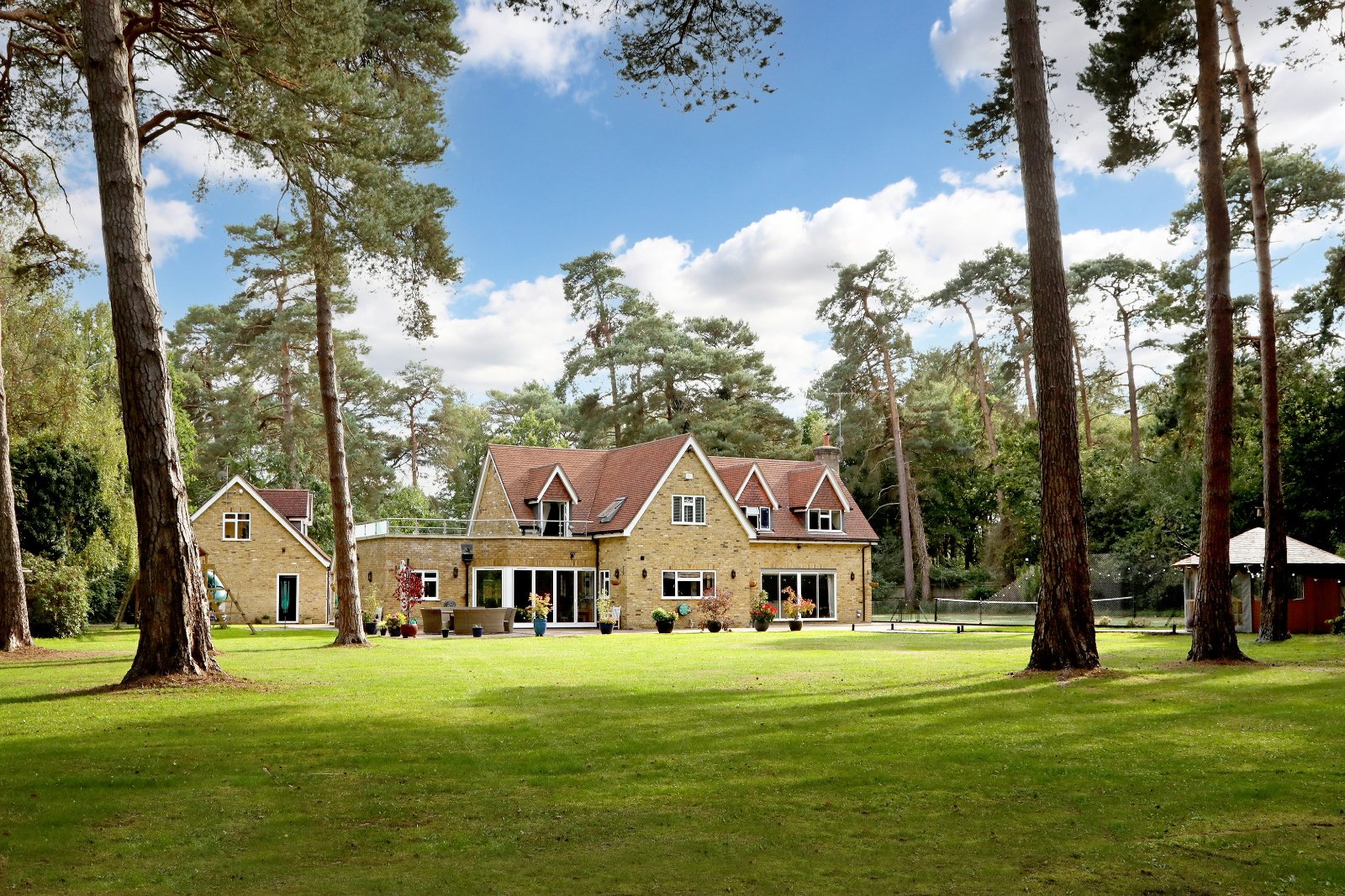 5 bedroom detached house for sale 0