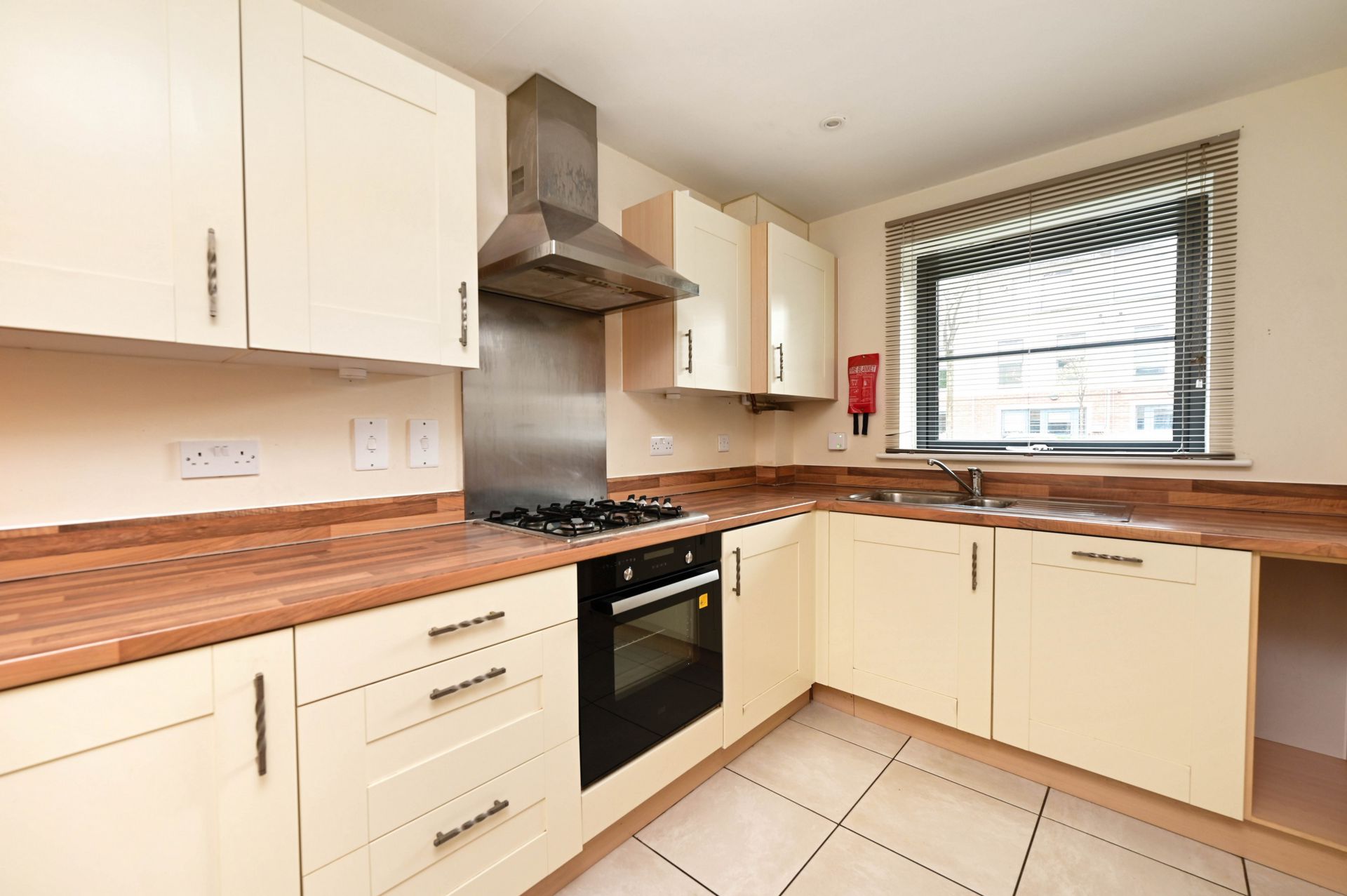 14, Pond Road, Farnborough photo 4