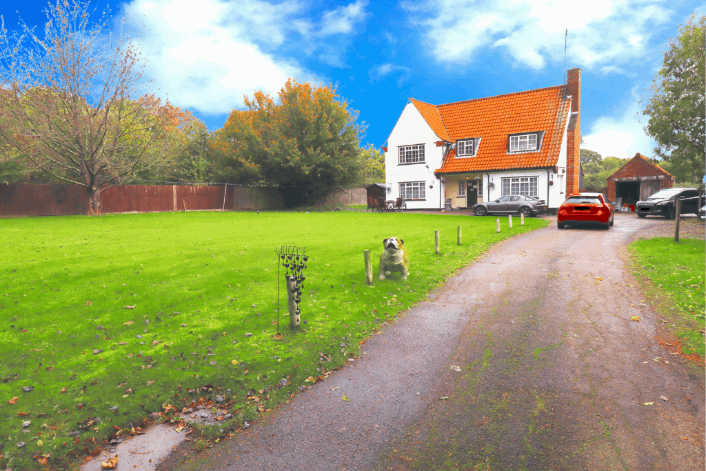 3 bed Detached House