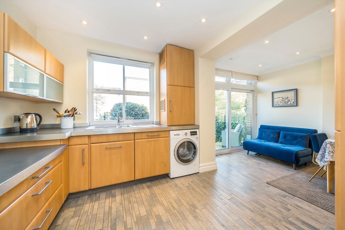 3 bedroom maisonette for sale 0