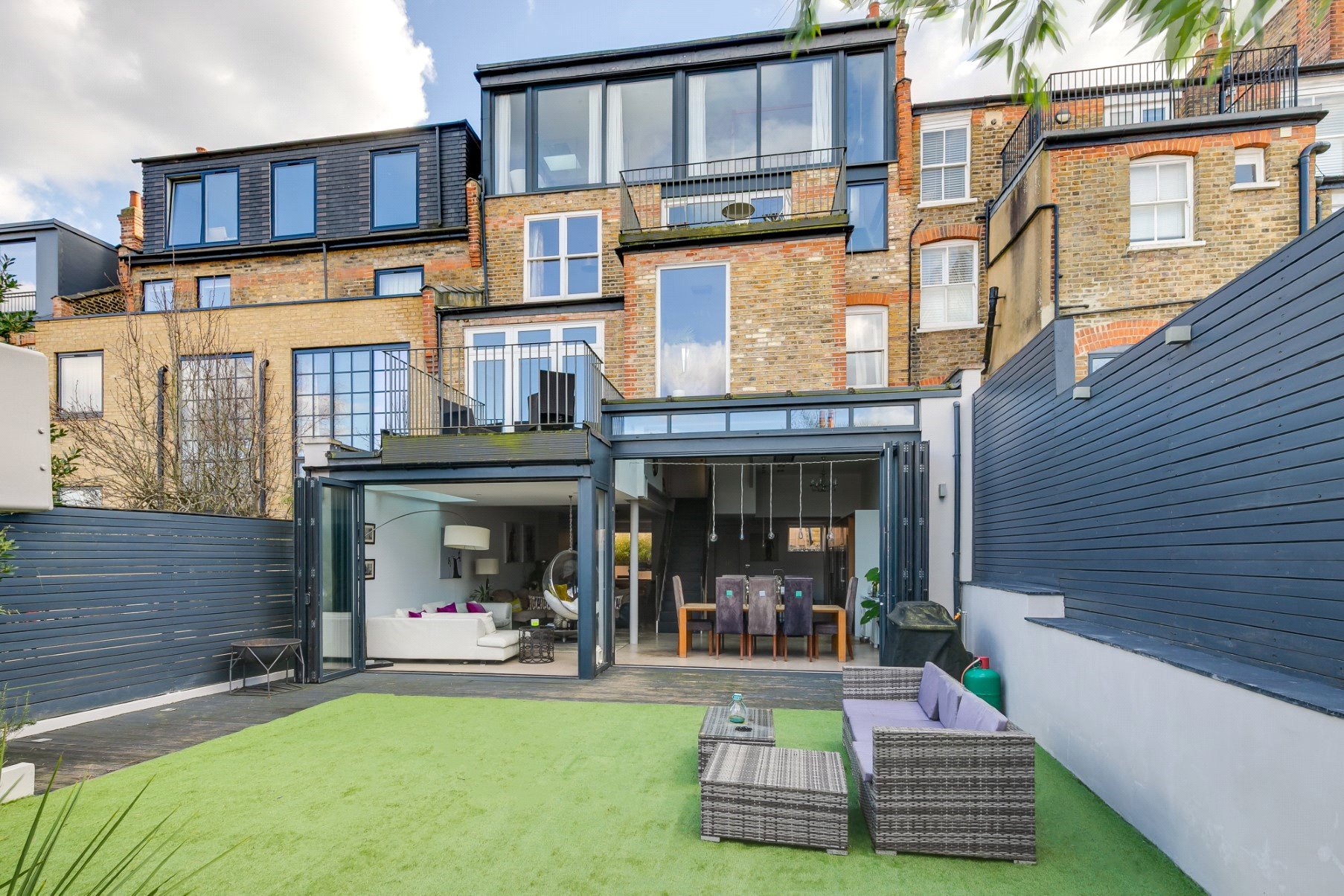 6 bedroom detached house for sale 0