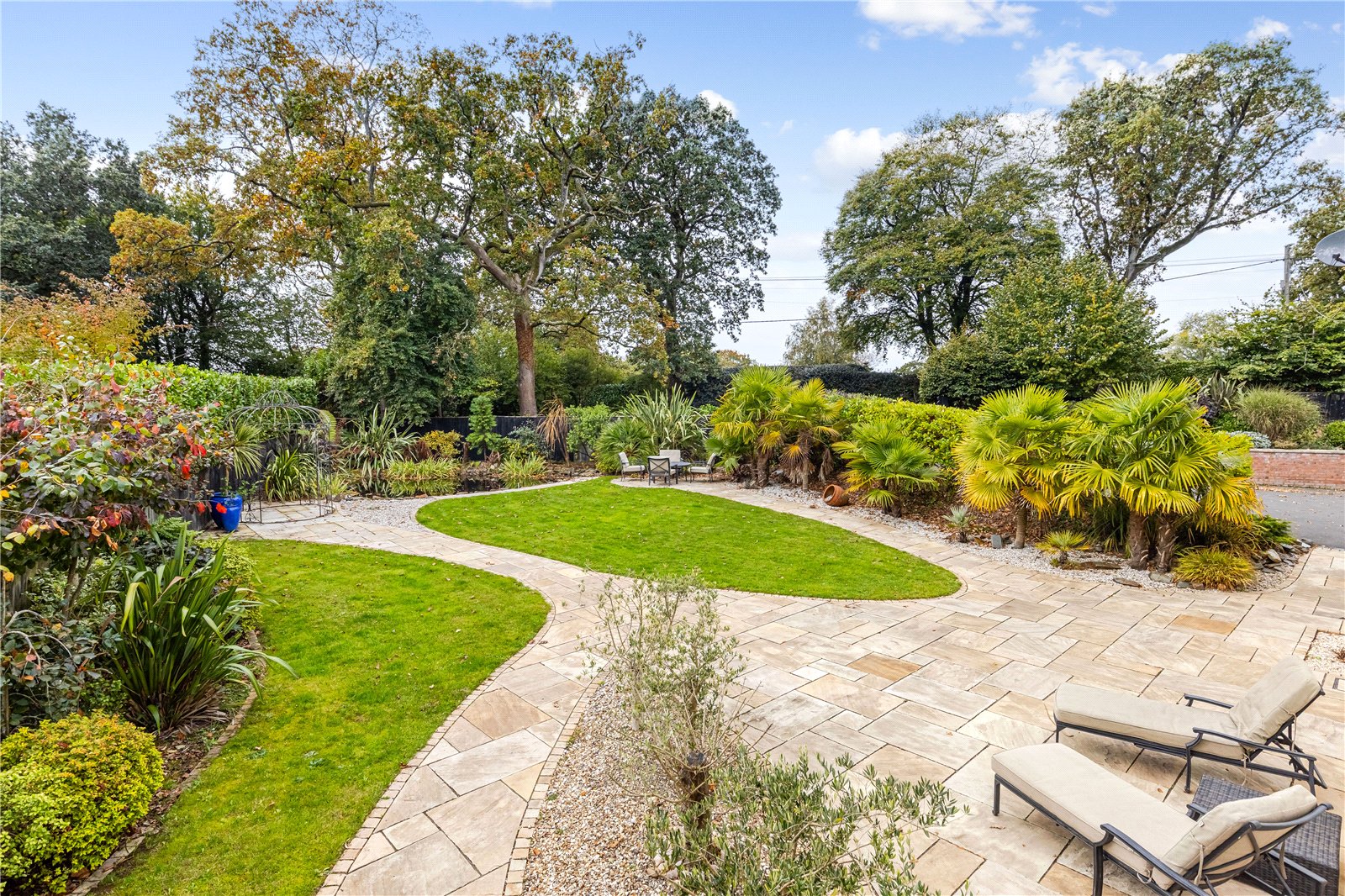 6 bedroom detached house for sale 0