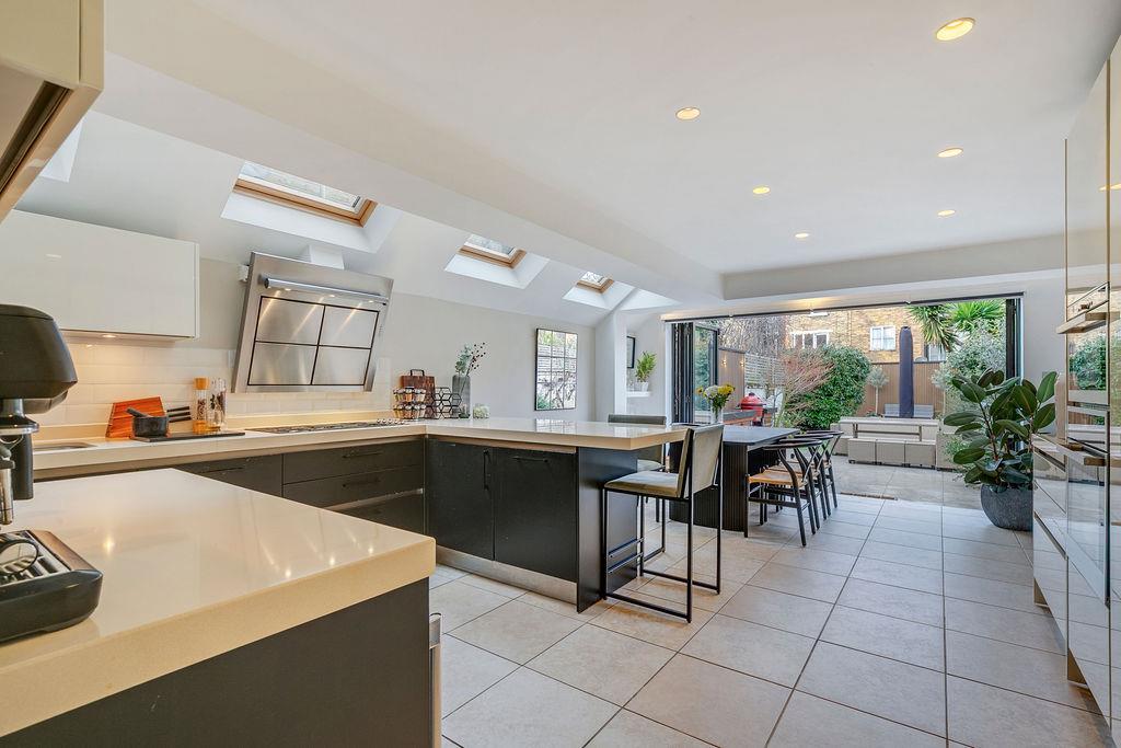 4 bedroom property for sale 0