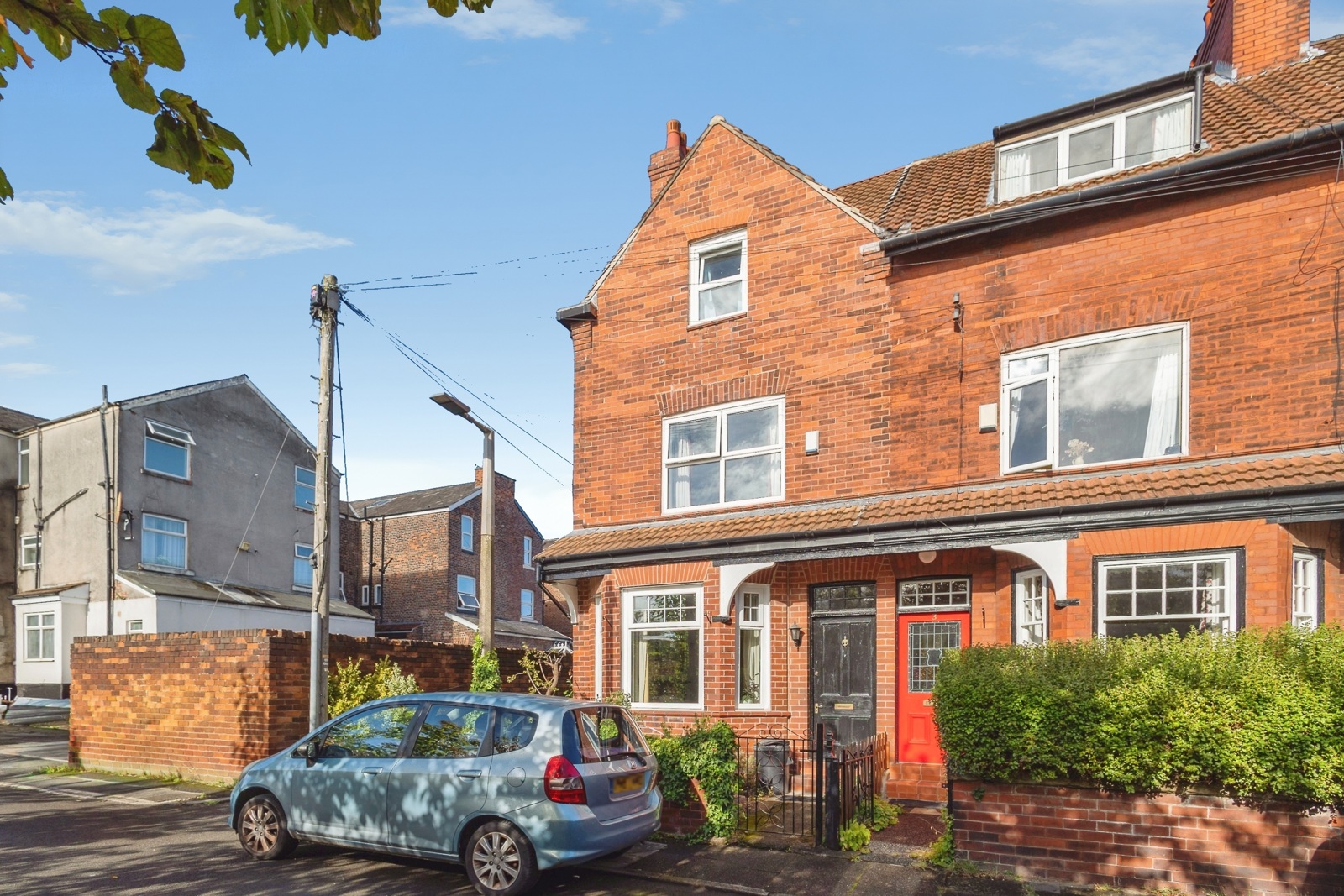 4 bed end terrace house for sale