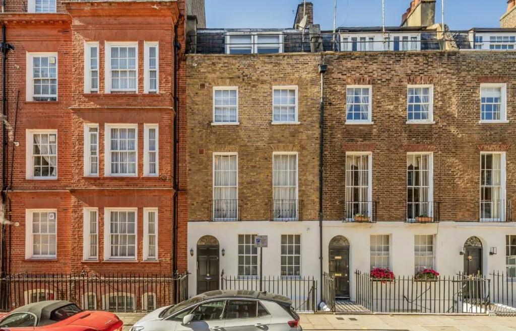 Wyndham Street, London photo 2
