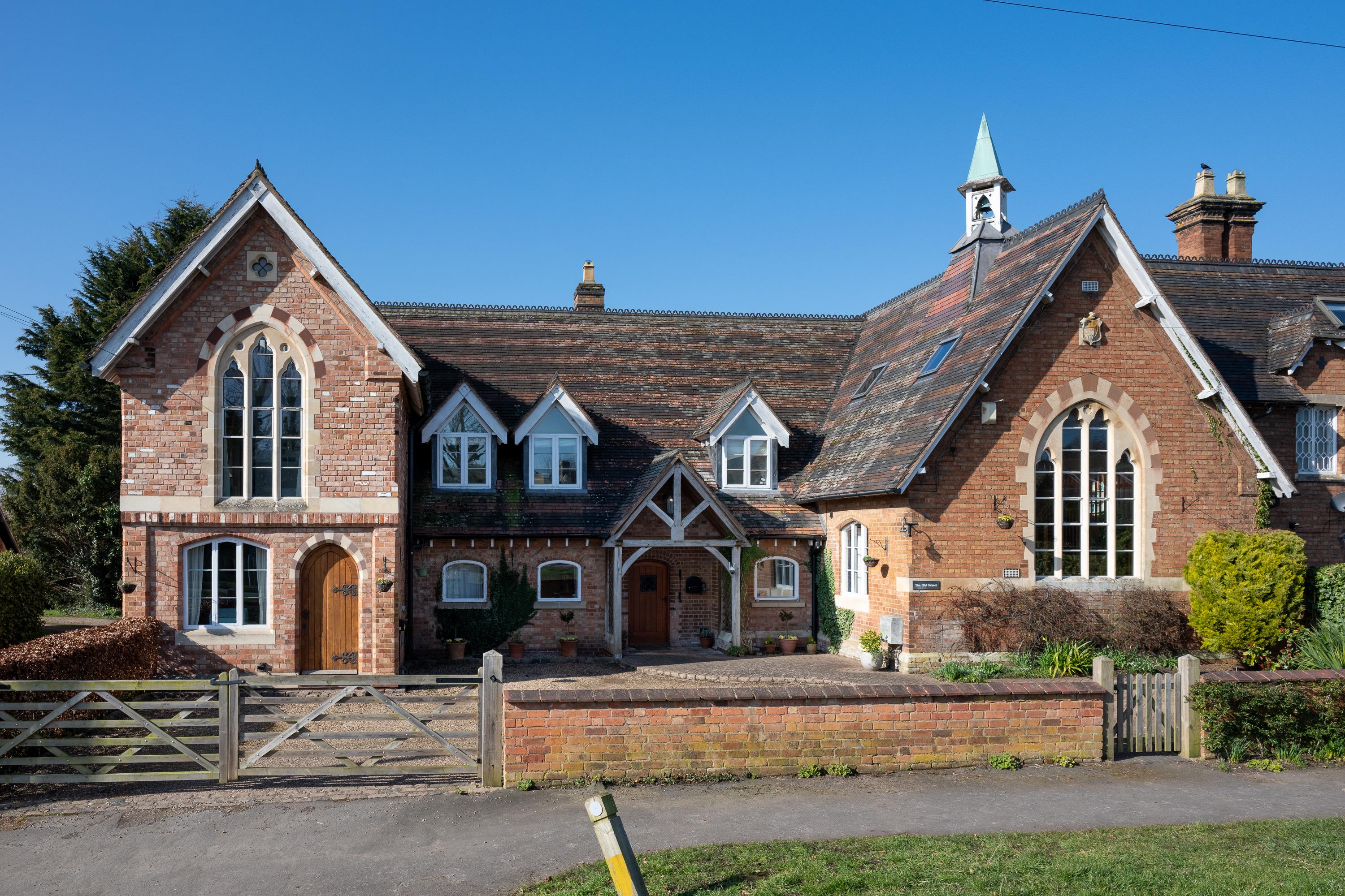 6 bedroom semi-detached house for sale 0
