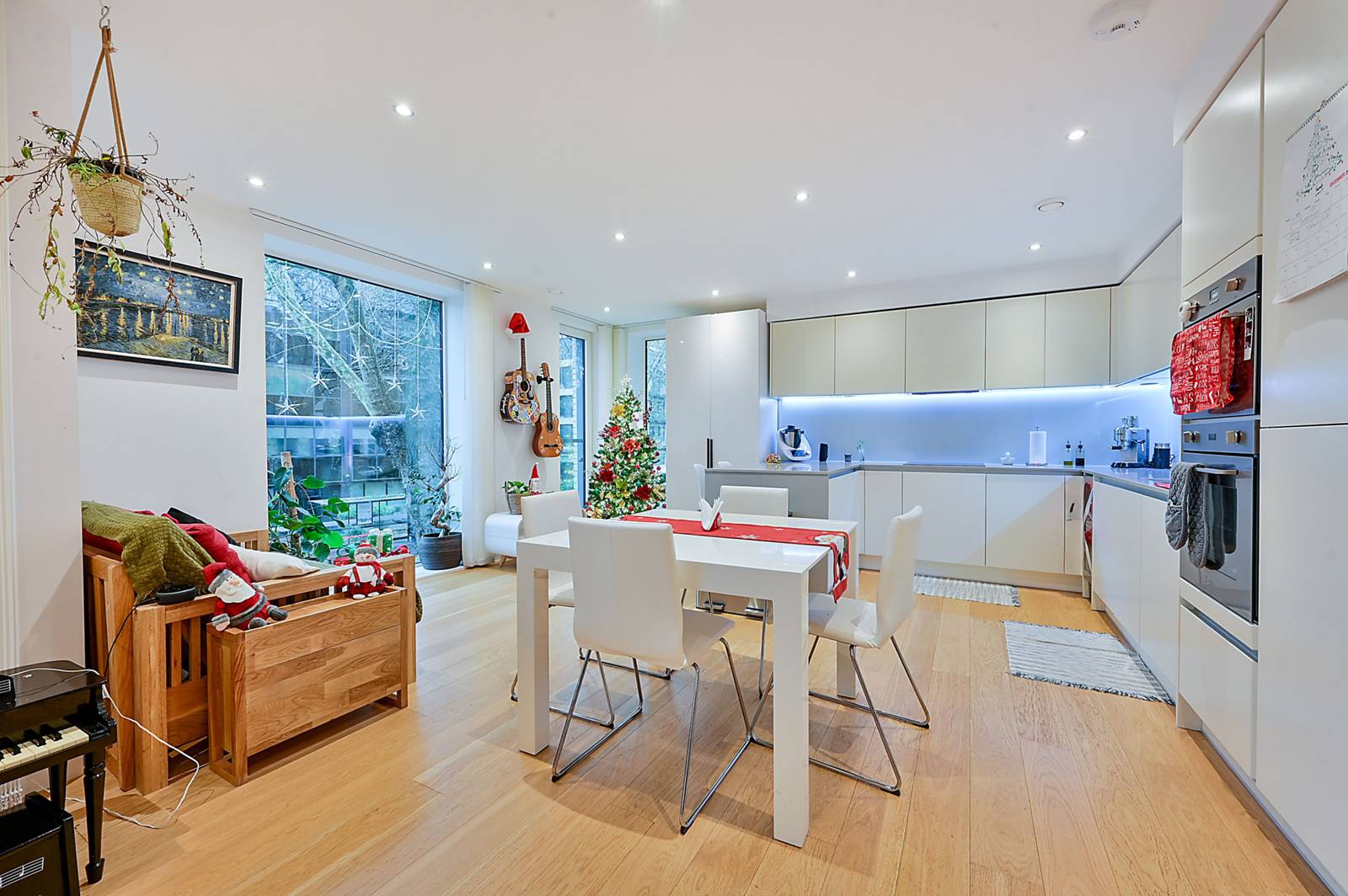 3 bedroom flat for sale 0