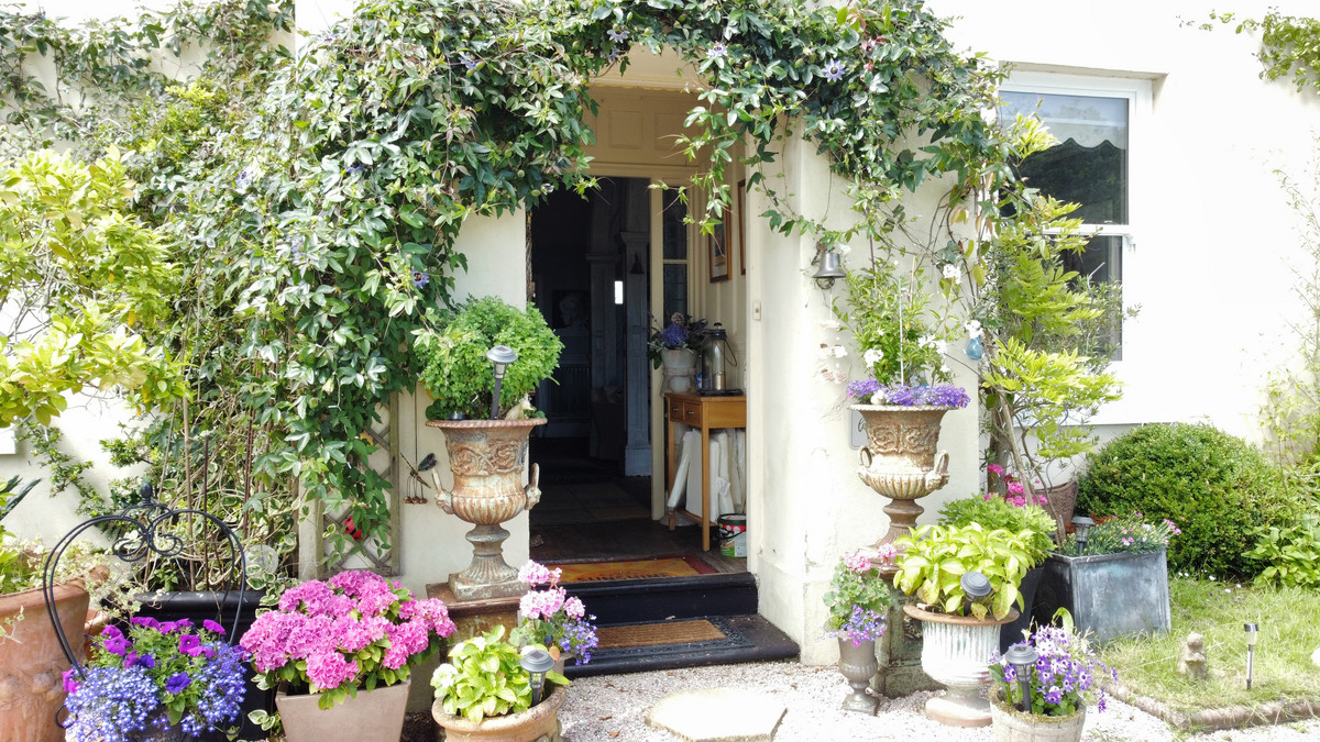 16 bedroom detached house for sale 0