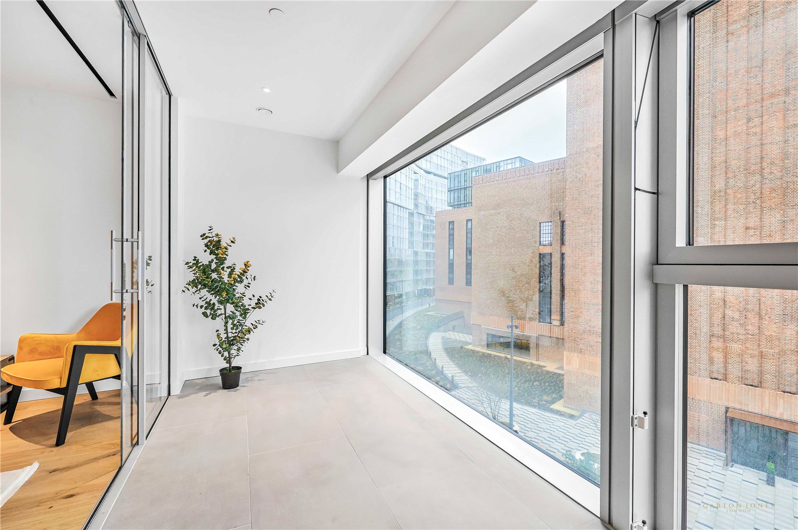 3 bedroom flat for sale 0