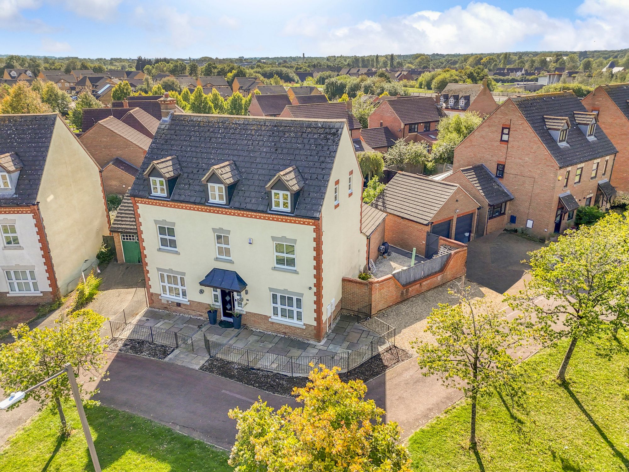 5-bed detached on Kilwinning Drive, Monkston MK10, £800,000