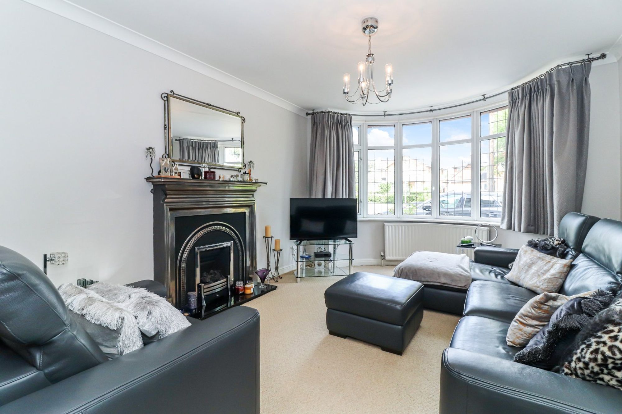 5 bedroom detached house for sale 0