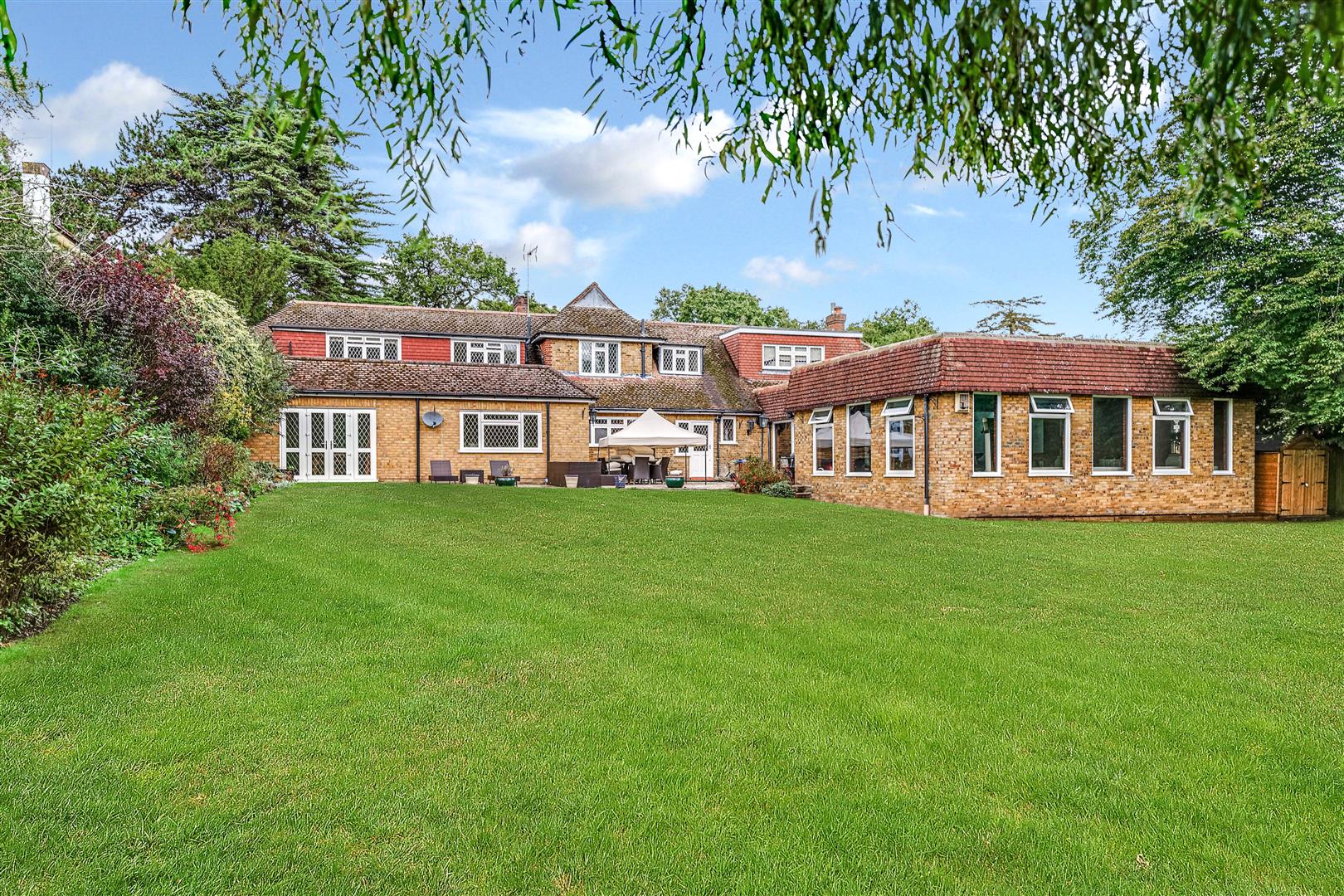 5 bedroom detached house for sale 0