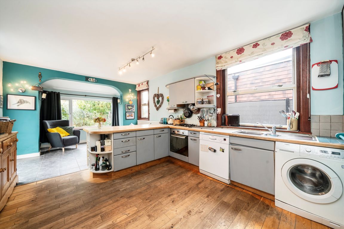 5 bedroom semi-detached house for sale 0