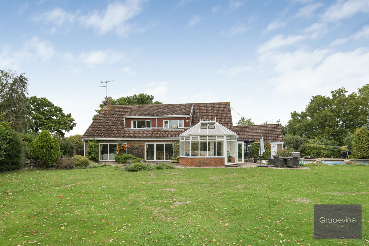 4 bedroom detached house for sale 0