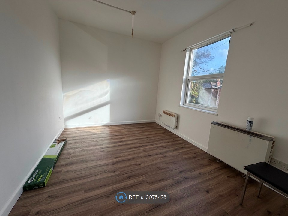 Waterloo Road, Flat, Southampton photo 5