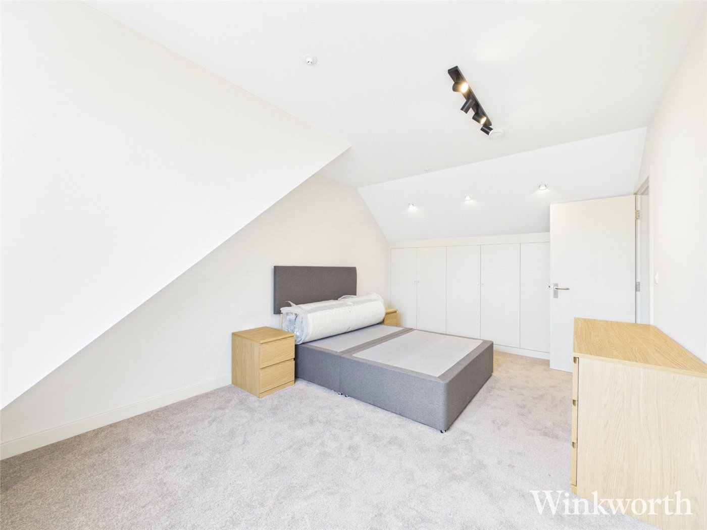 60C,, Lowfield Road, London photo 4