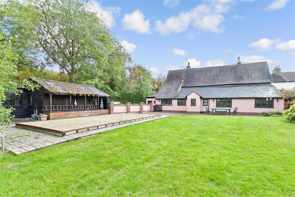 4 bedroom detached house for sale 0