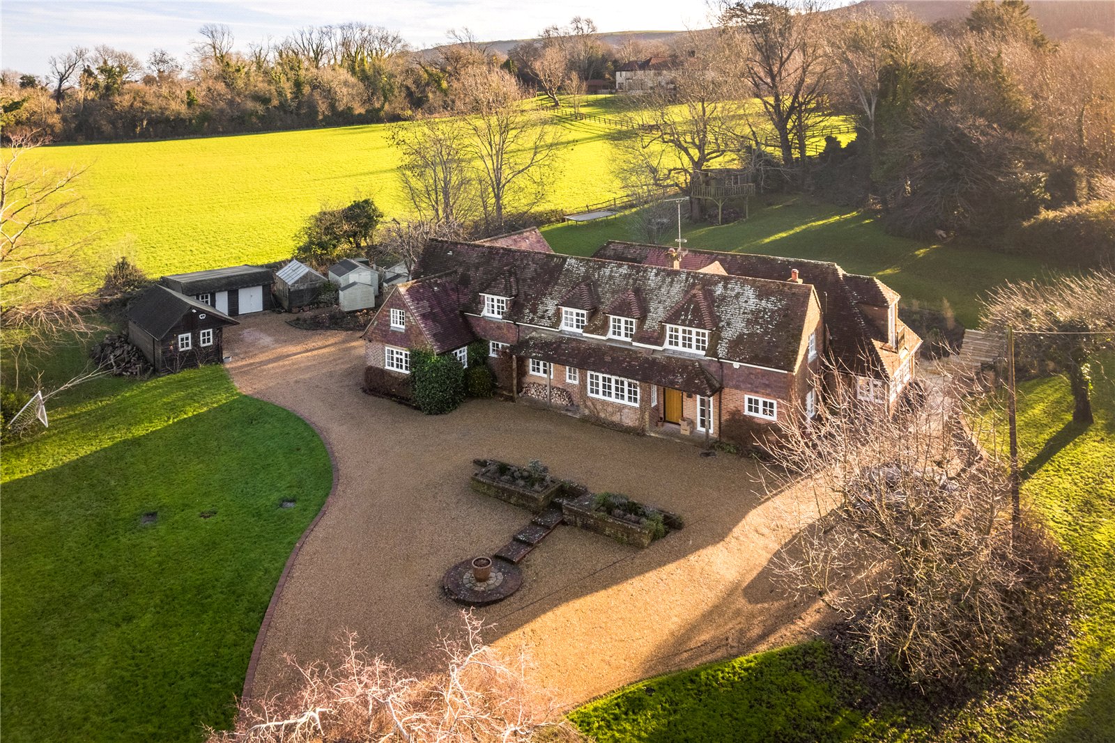 6 bedroom detached house for sale 0