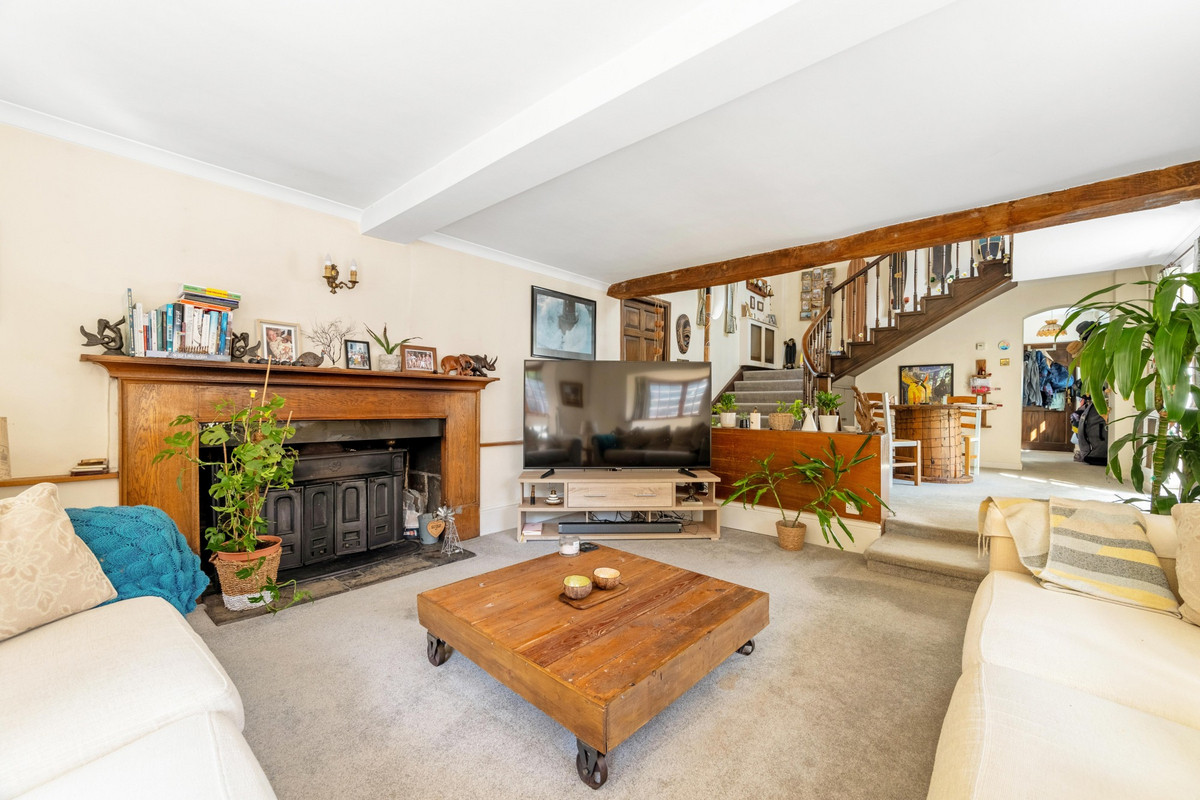 7 bedroom country house for sale 0