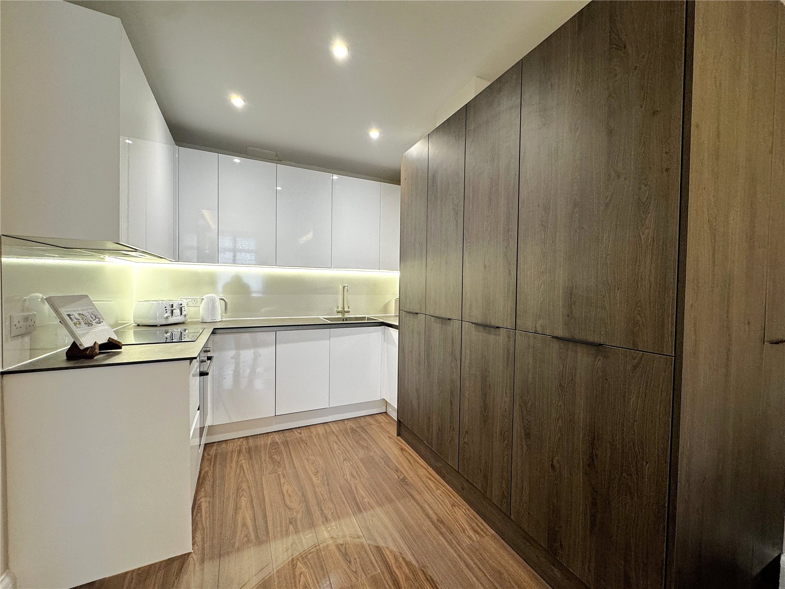 307 Lawrence House, 238, City Road, Islington photo 4