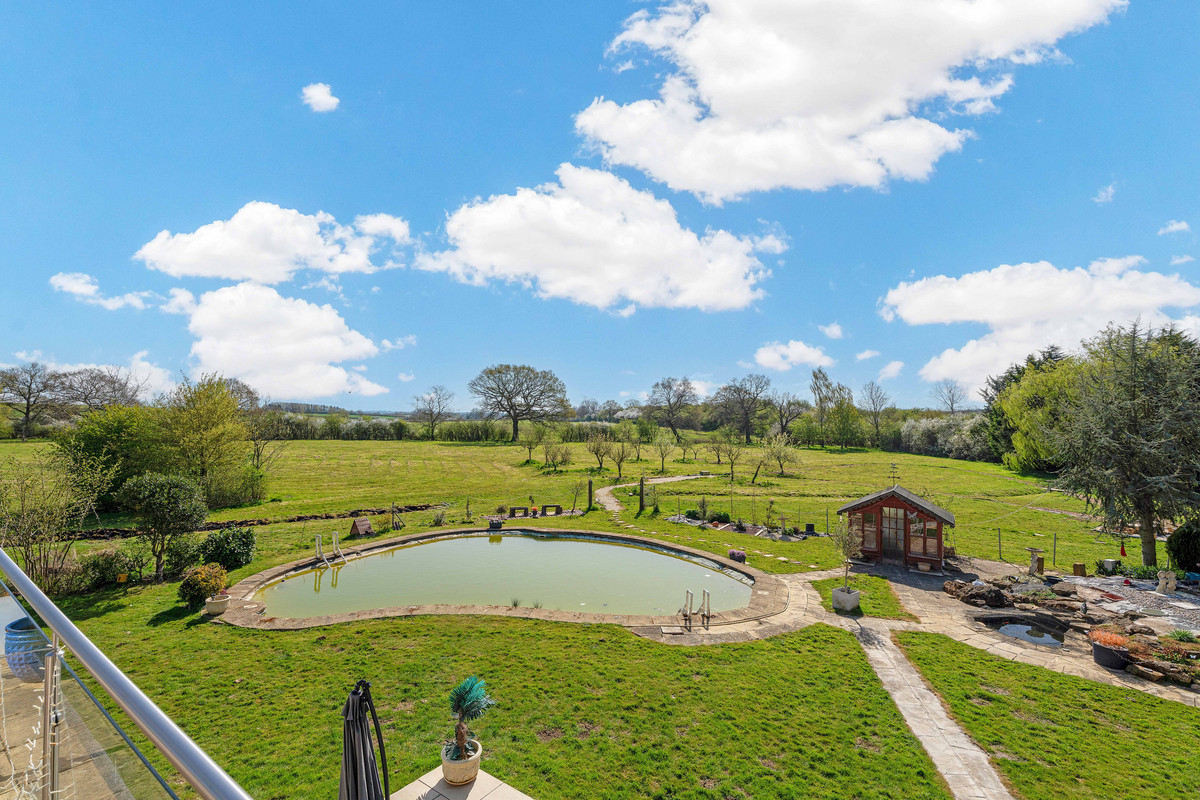 6 bedroom detached house for sale 0