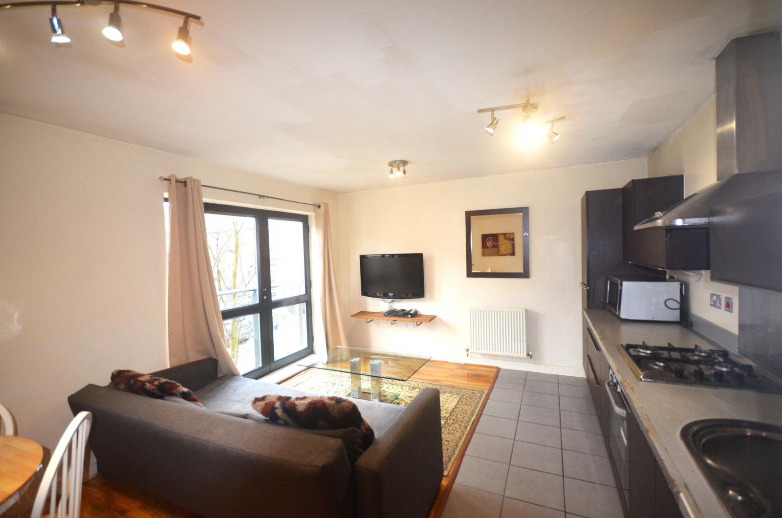Flat 24 Gateway Court, 5-7 Parham Drive, Ilford photo 5