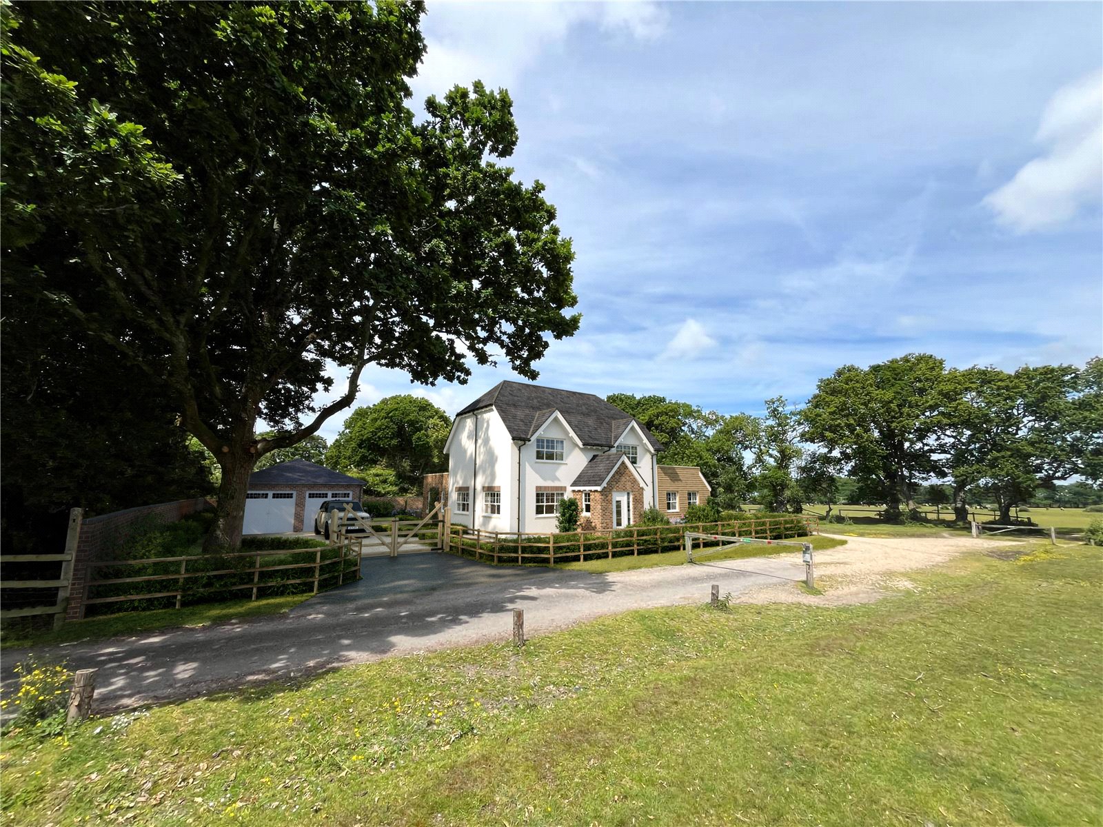 4 bedroom detached house for sale 0
