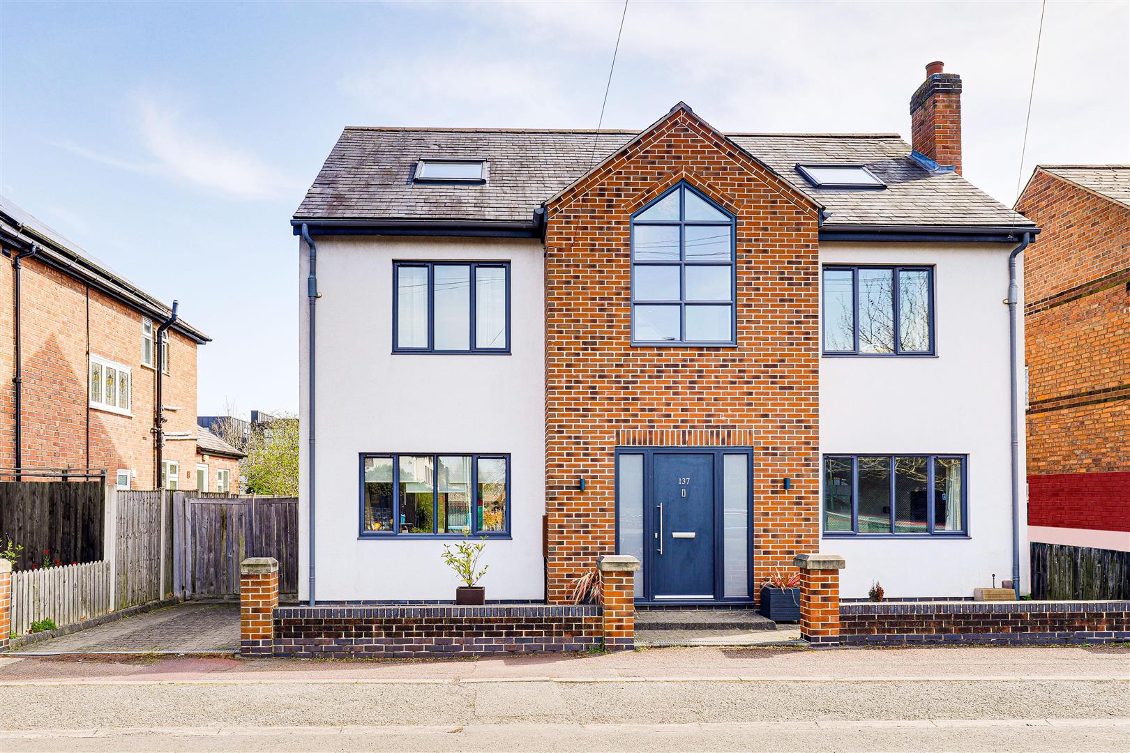 5 bedroom detached house for sale 0