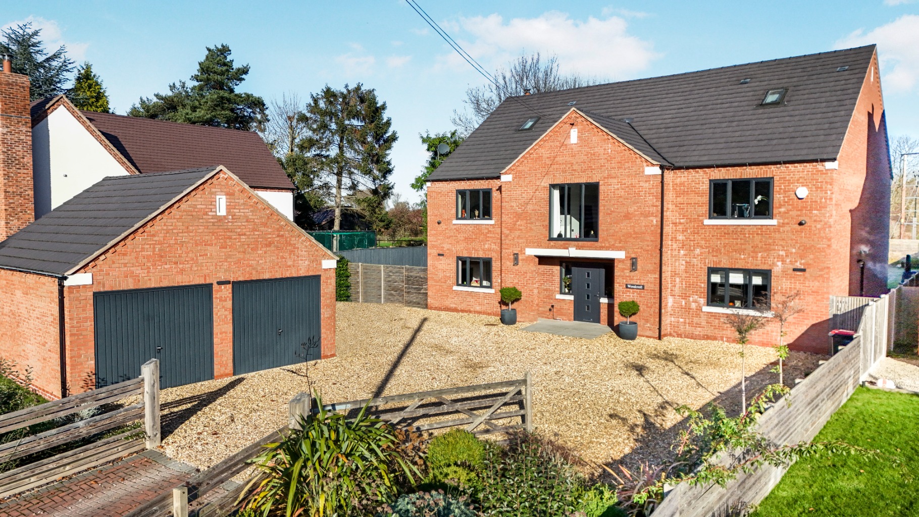 5 bedroom detached house for sale 0