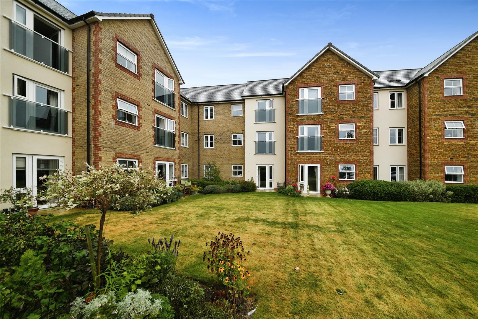 1-bed flat on 38 Eastland Grange, Valentine Road, Hunstanton, £160,000