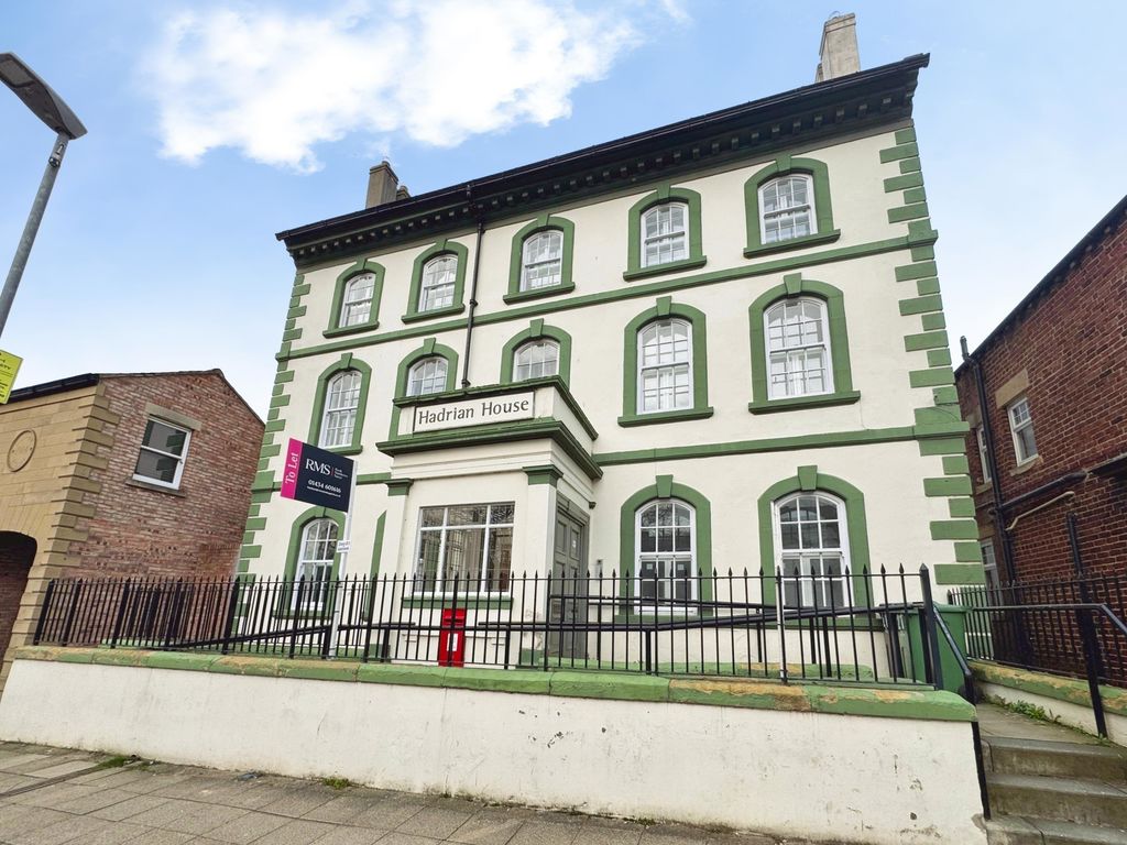 2-bed flat on Flat 4 Hadrian House, Market Street, Hexham, £850/mo