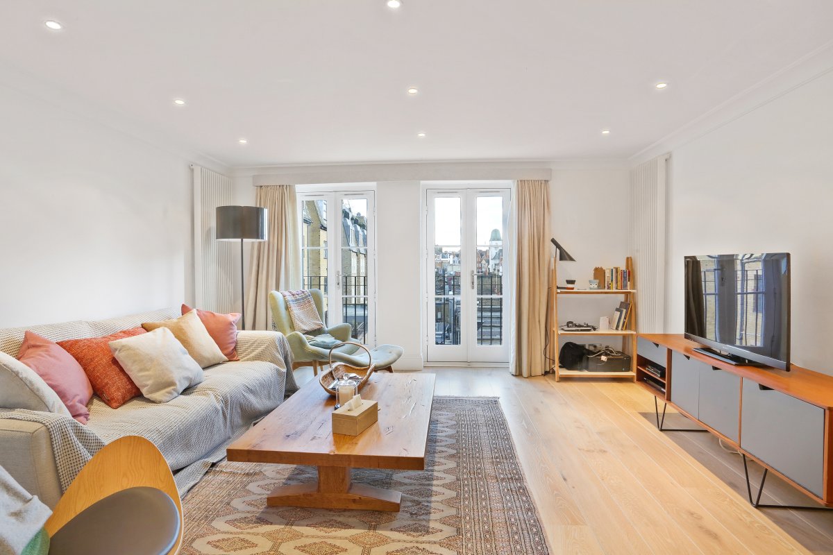 5 bedroom semi-detached house for sale