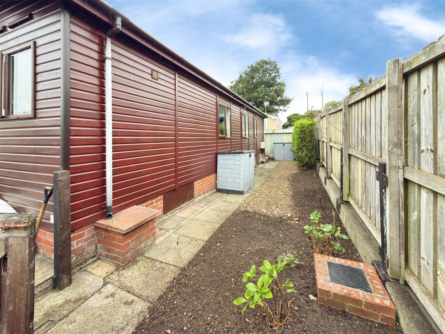 110 Beach Farm Residential & Holiday Park Ltd, Arbor Lane, Lowestoft photo 4