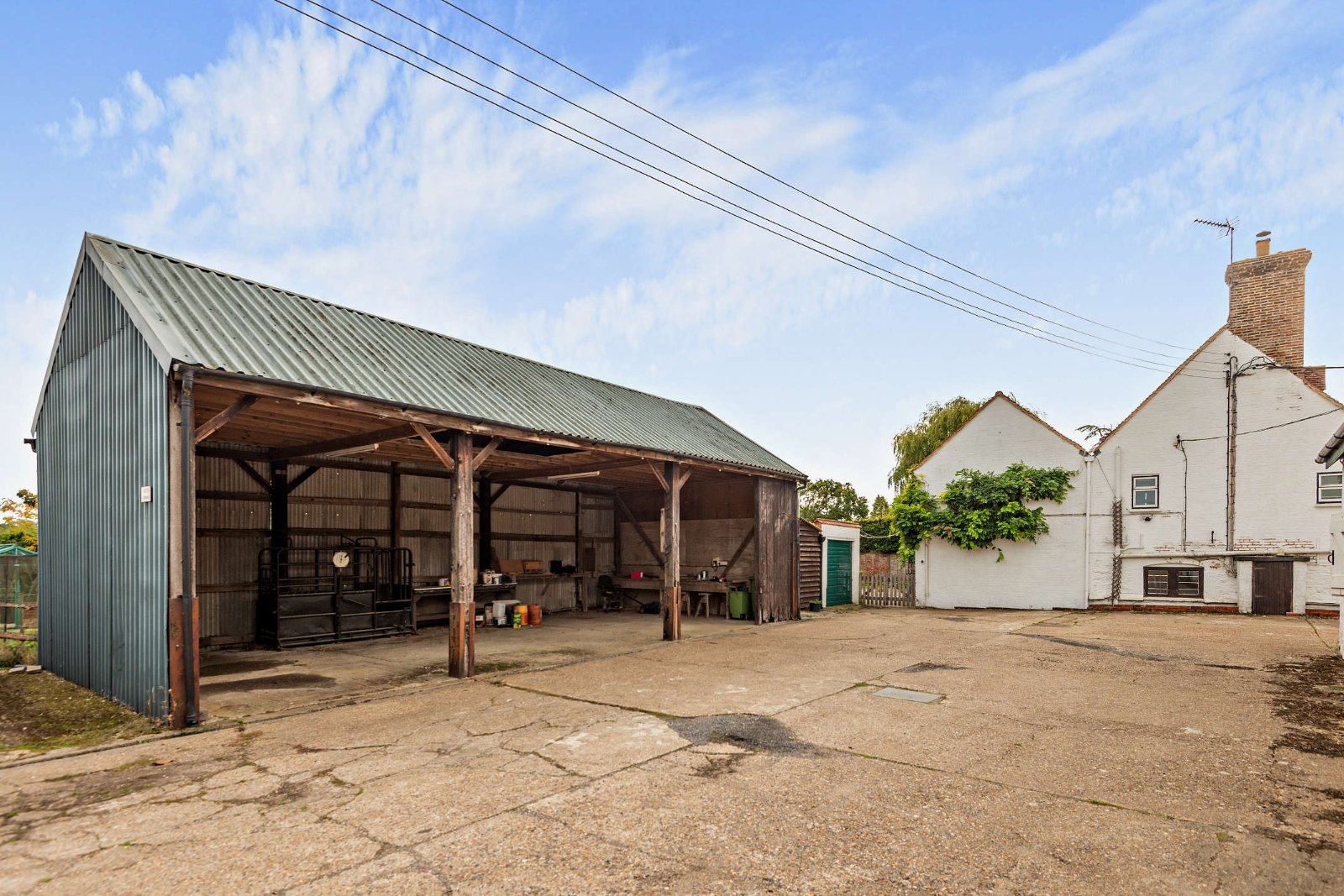 6 bedroom detached house for sale 0