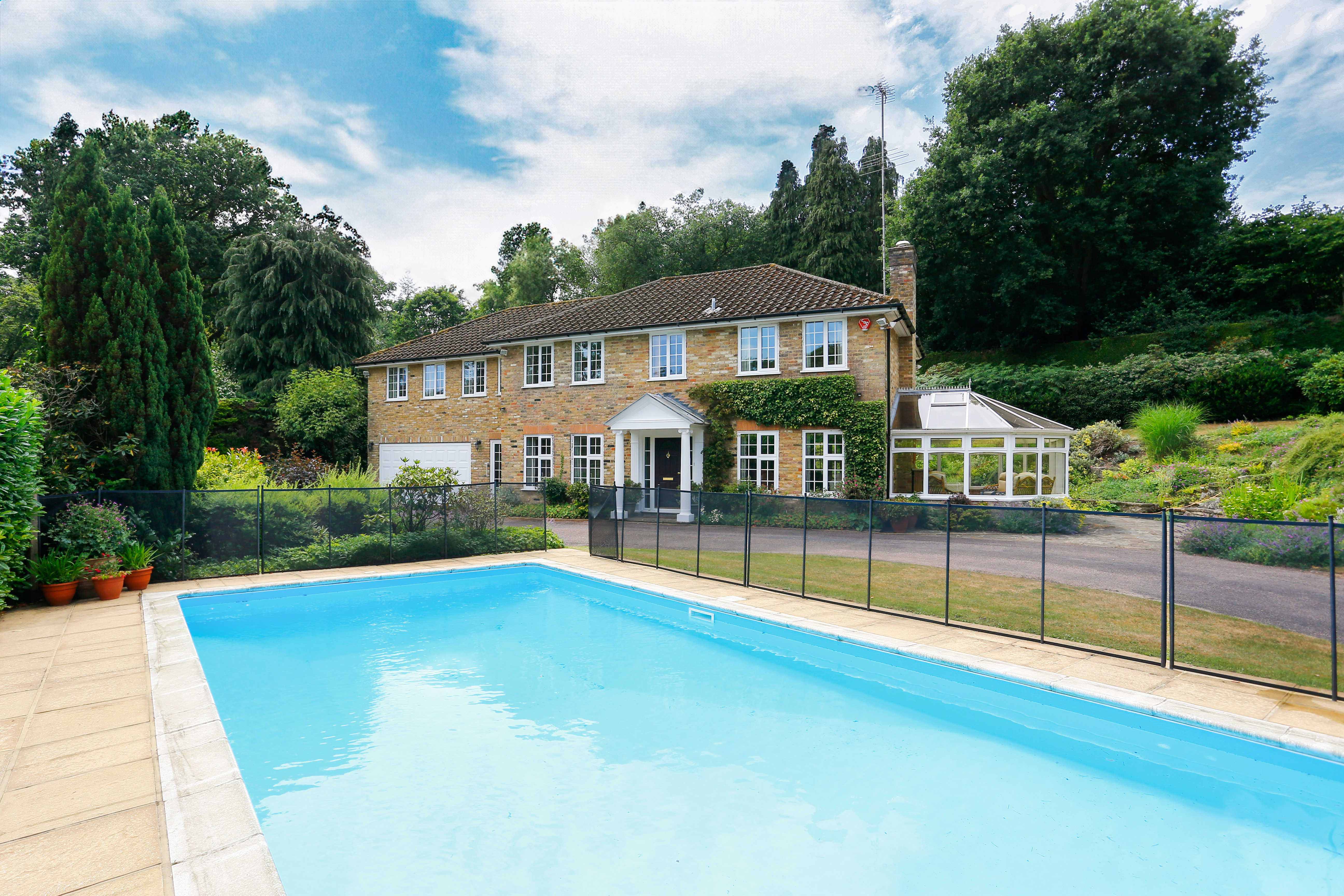 5 bedroom detached house for sale 0