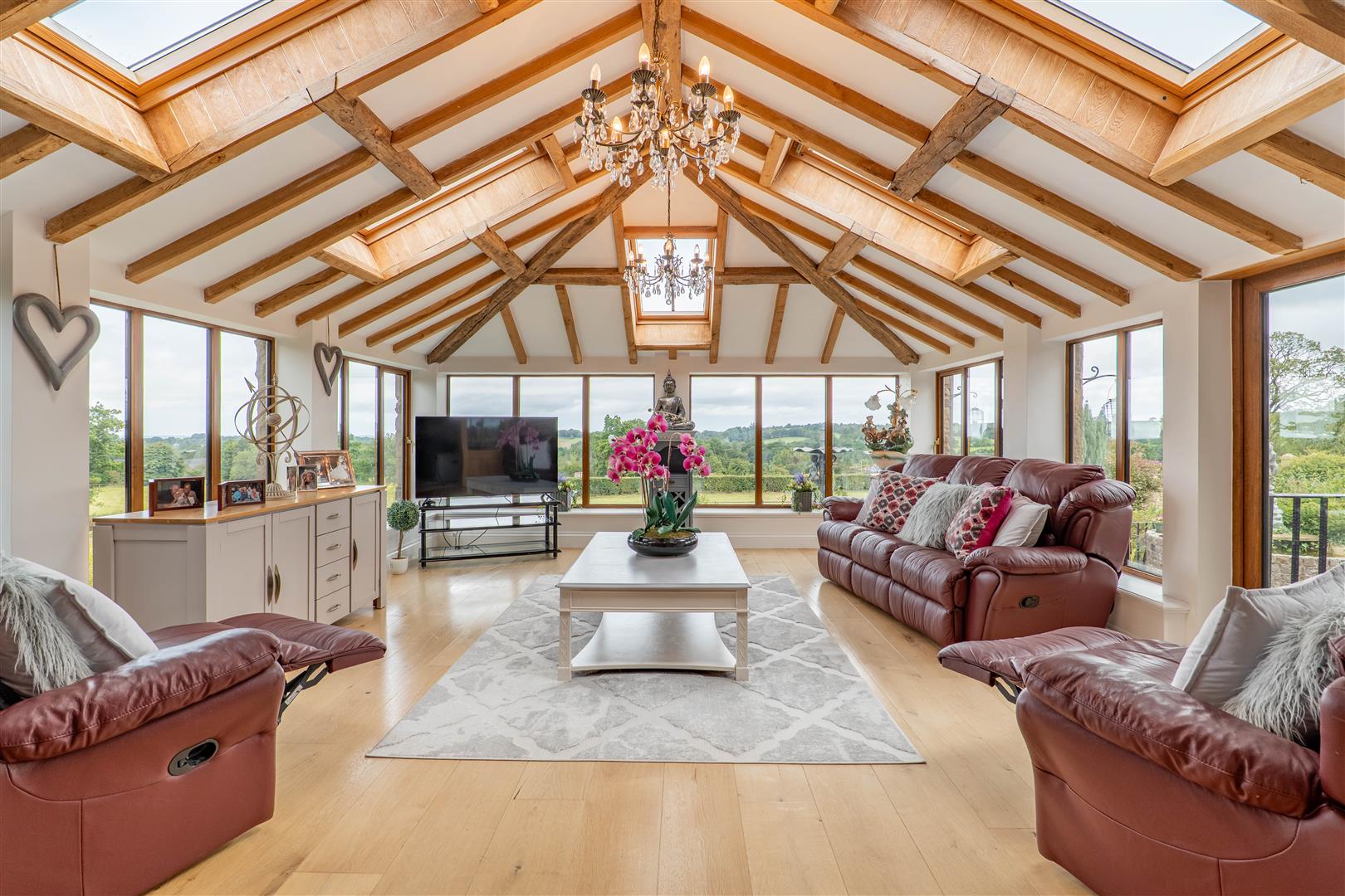 6 bedroom detached house for sale 0