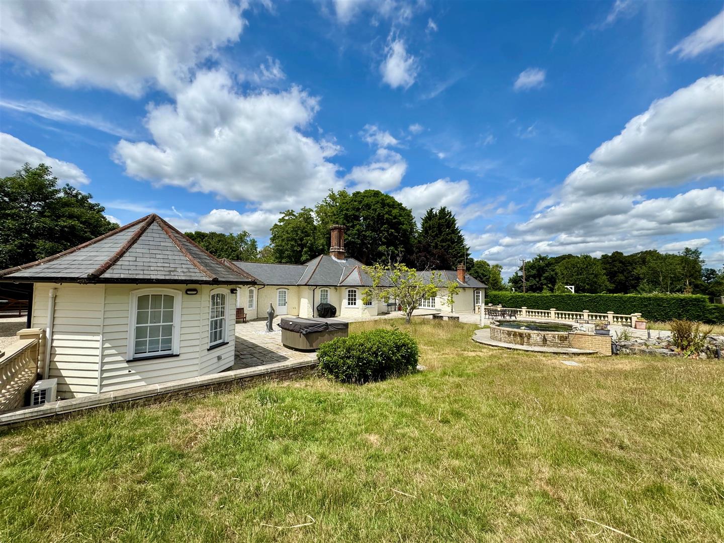 4 bedroom detached house for sale 0