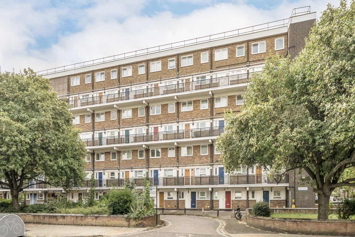 1-bed flat on Flat 7, Breton House, St. Saviours Estate, London, £240,000