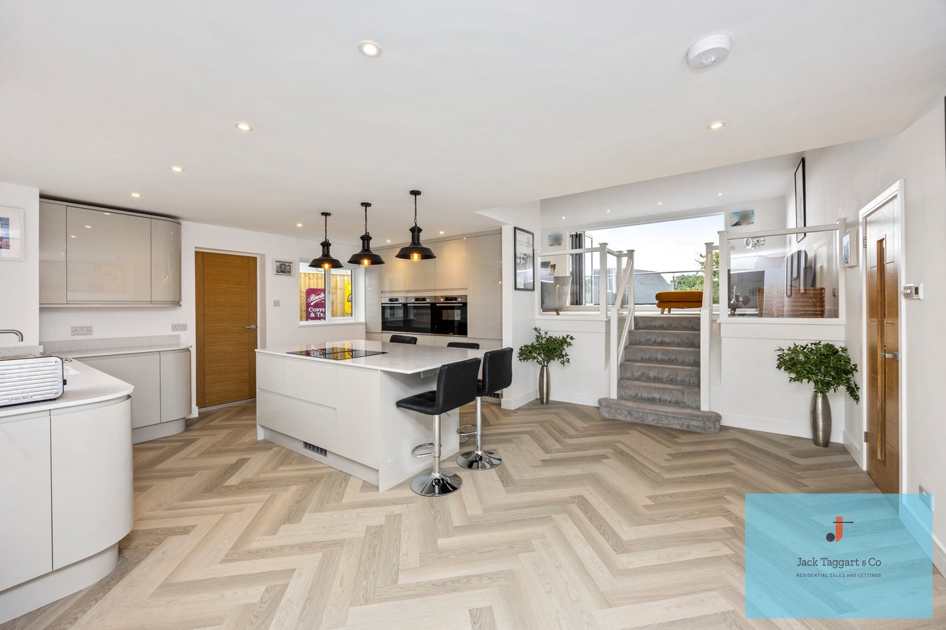 3 bedroom bungalow for sale 0