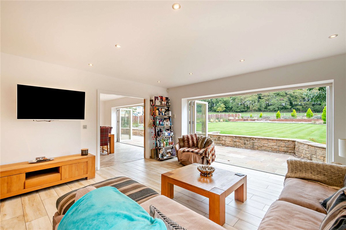 5 bedroom detached house for sale 0