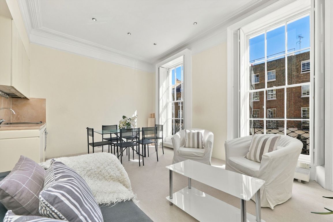 First Floor Flat, 68, Ebury Street, London photo 4