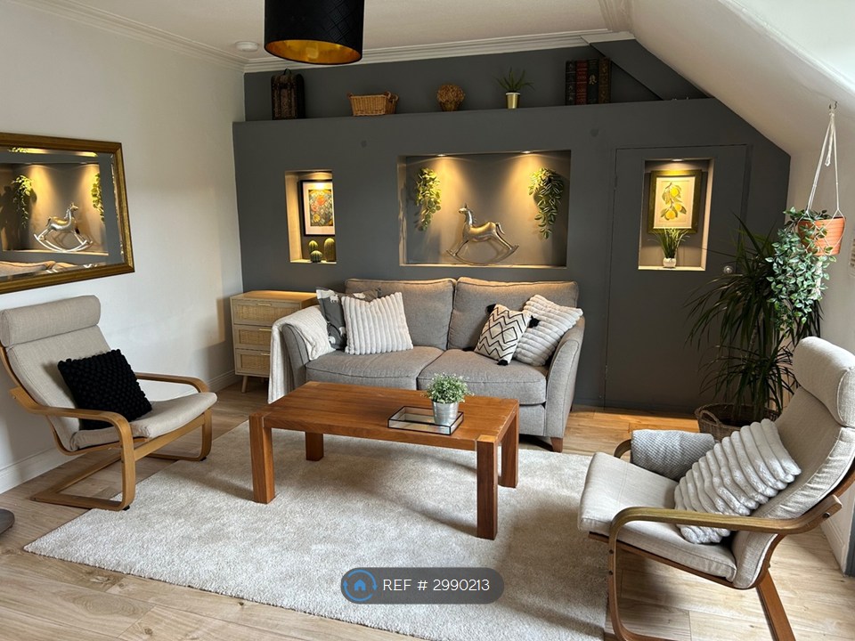 2-bed flat on F Lothian St, Hawick, £740/mo