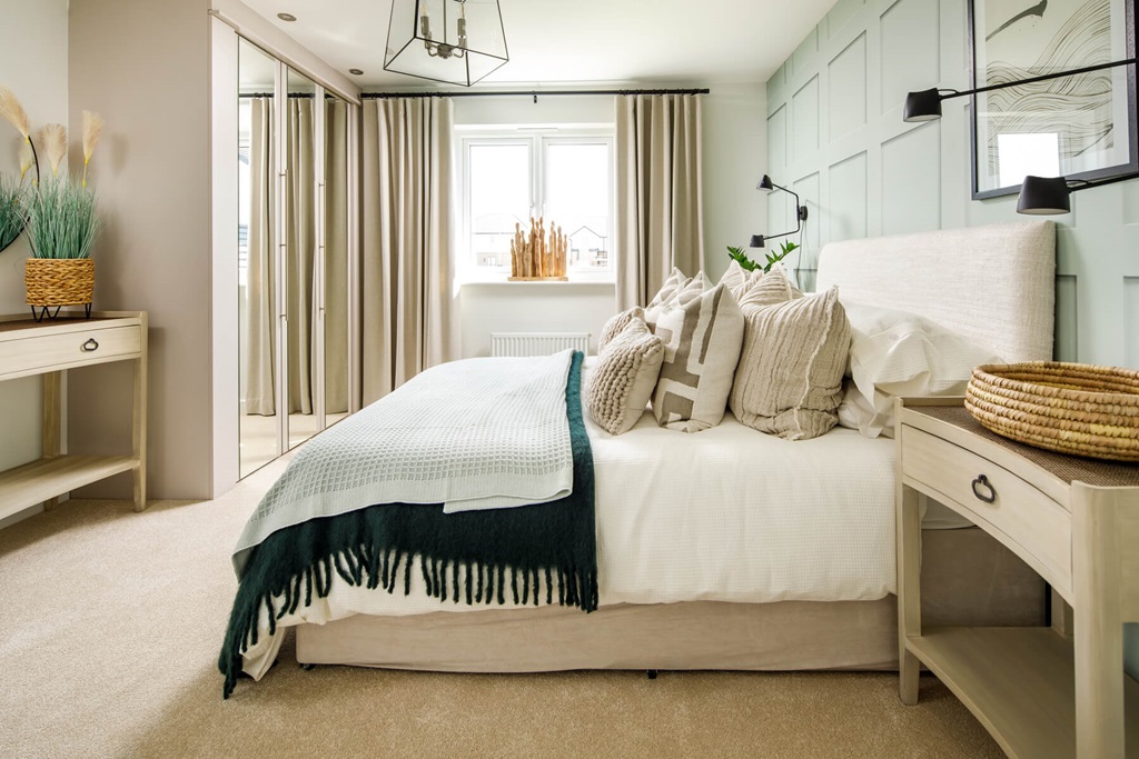Large Double Bedroom With Space For Wardrobes