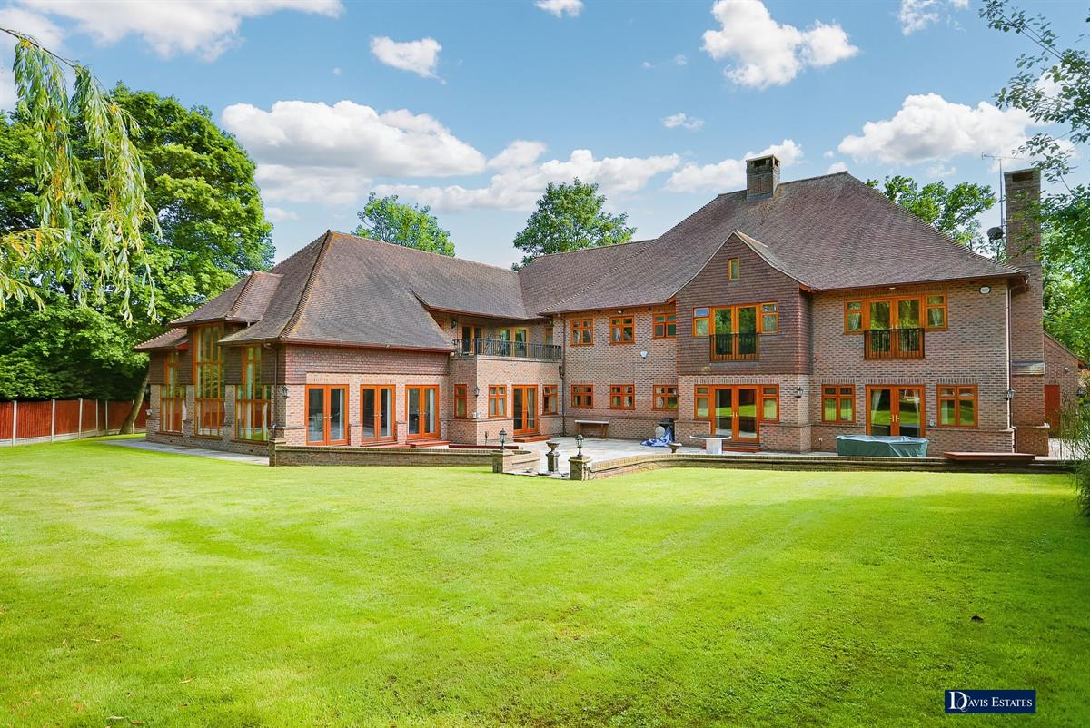 Photos of Woodlands Avenue, Emerson Park, Hornchurch RM11 61631051