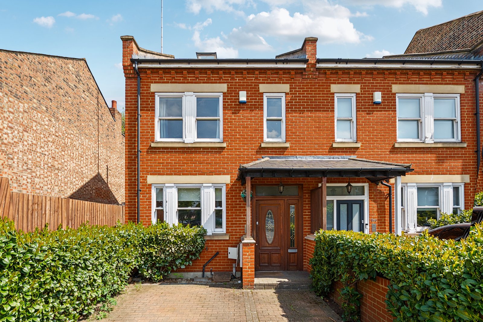 5 bedroom detached house for sale in Reading
