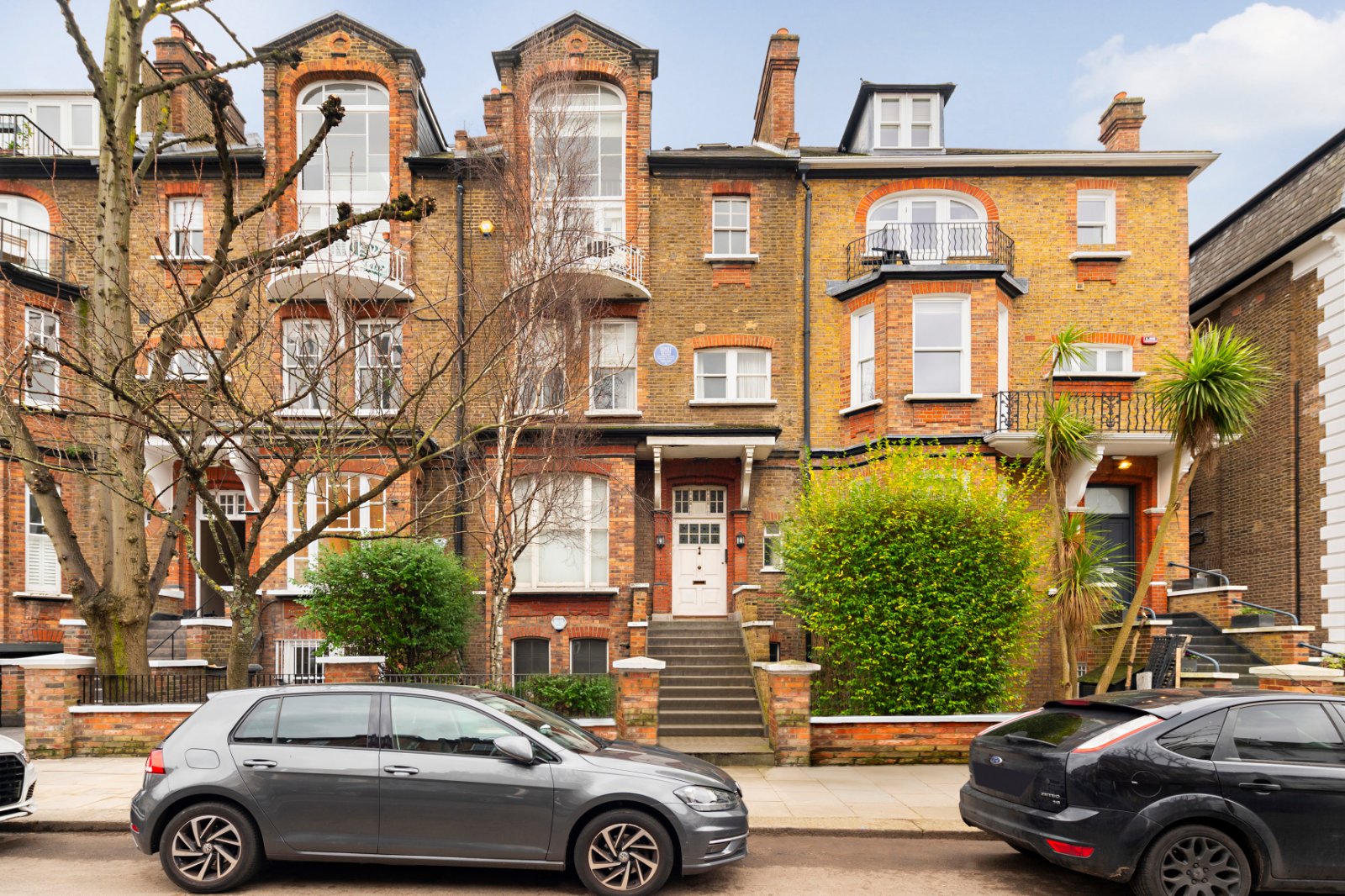 3 bedroom flat for sale 0