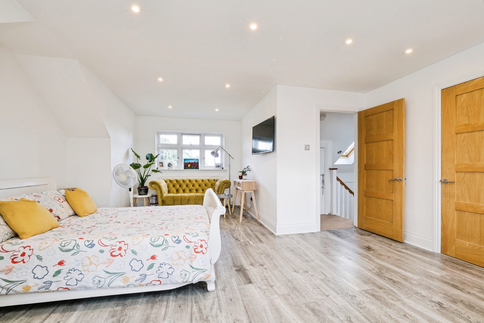 209, Wingletye Lane, Essex photo 4