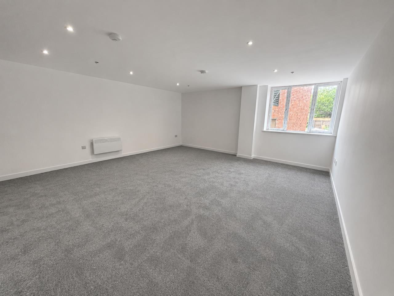 1-bed flat on Flat 12, City Point, Prospect Street, Hull, £850/mo