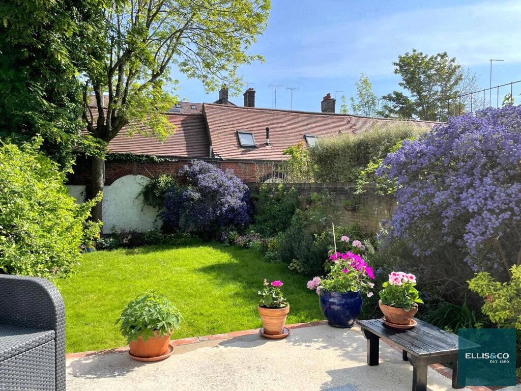 6 bedroom semi-detached house for sale 0