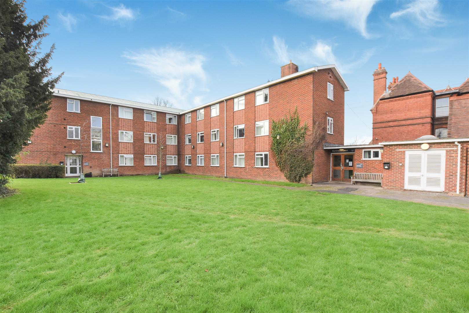 Room 2, Martindale Court, Reading photo 4